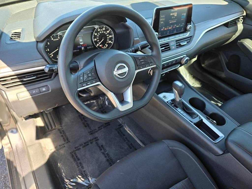 Thumbnail: 2025 Nissan Altima - 9