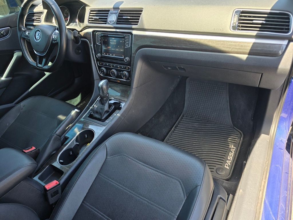 Thumbnail: 2017 Volkswagen Passat - 2