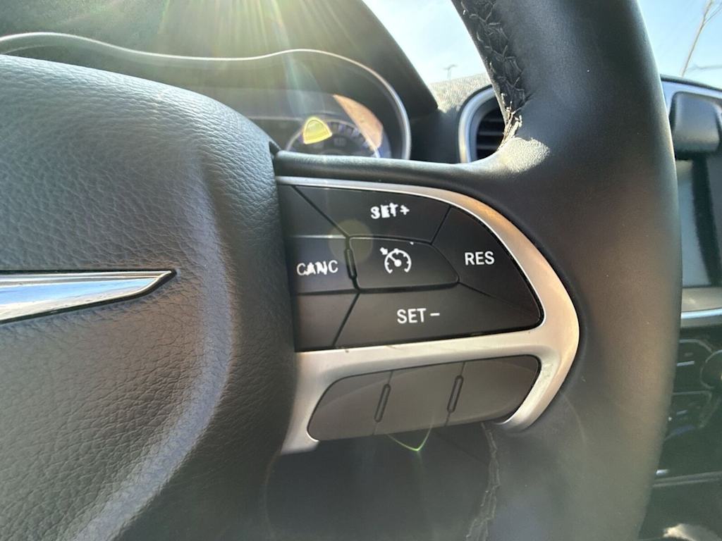 Thumbnail: 2016 Chrysler 300 - 29