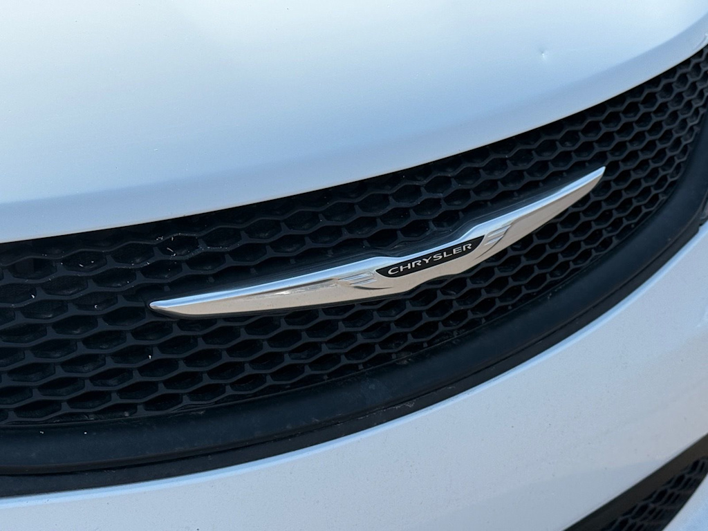 Thumbnail: 2022 Chrysler Voyager - 33