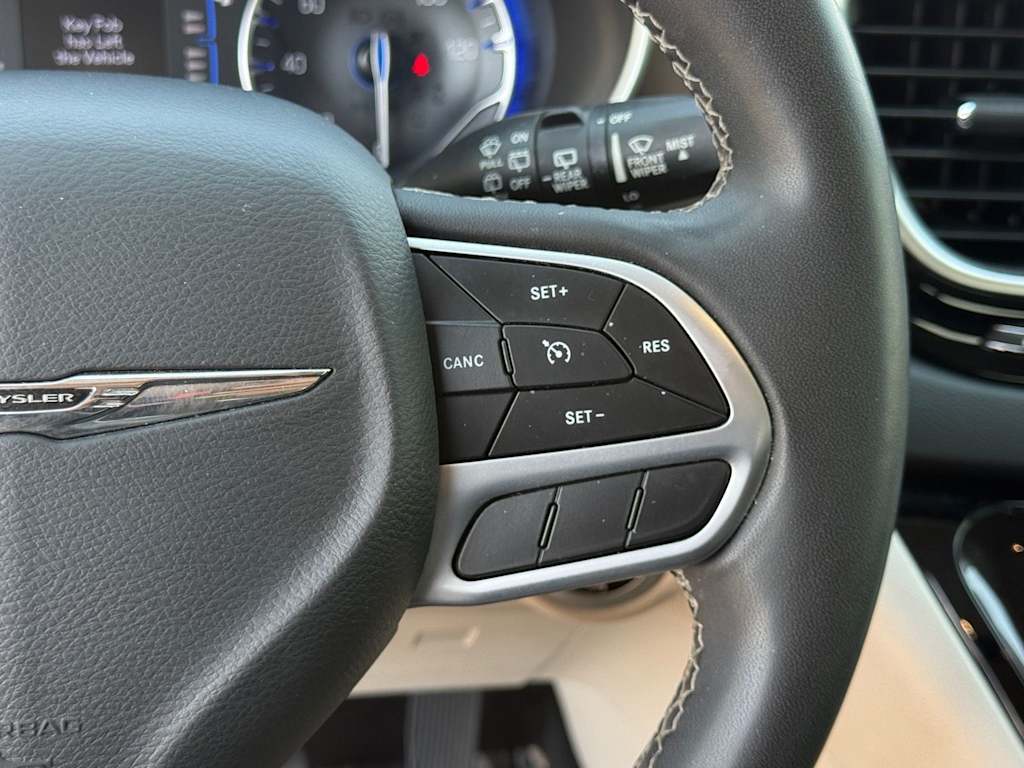 Thumbnail: 2022 Chrysler Voyager - 23
