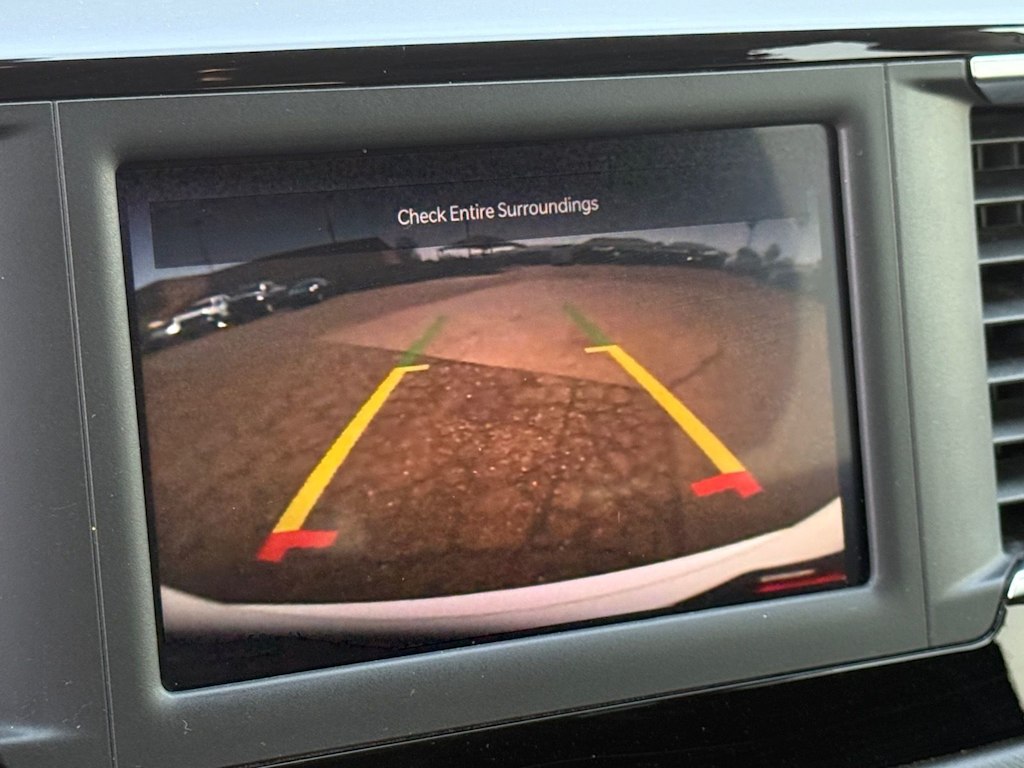 Thumbnail: 2022 Chrysler Voyager - 25