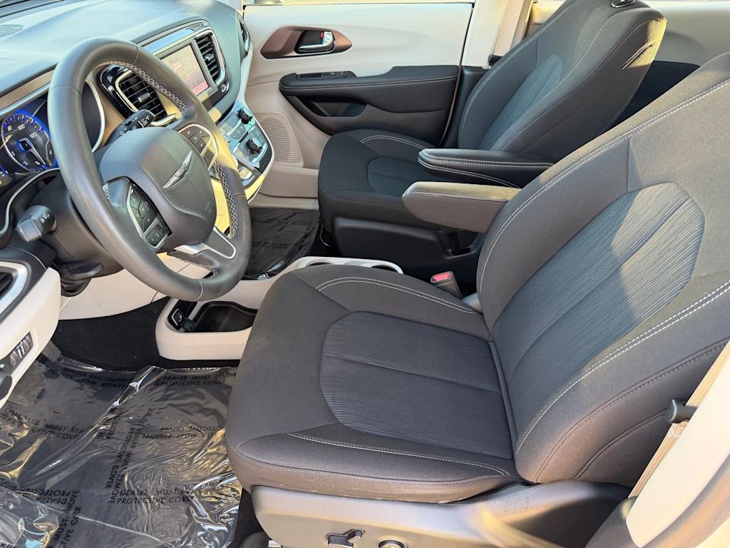 Thumbnail: 2024 Chrysler Voyager - 11