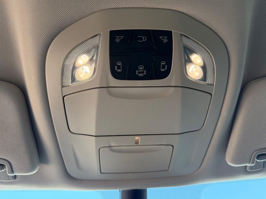 Thumbnail: 2024 Chrysler Voyager - 29
