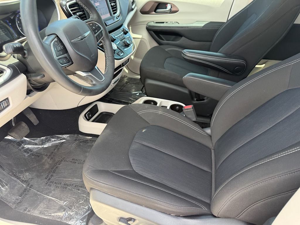 Thumbnail: 2024 Chrysler Voyager - 9