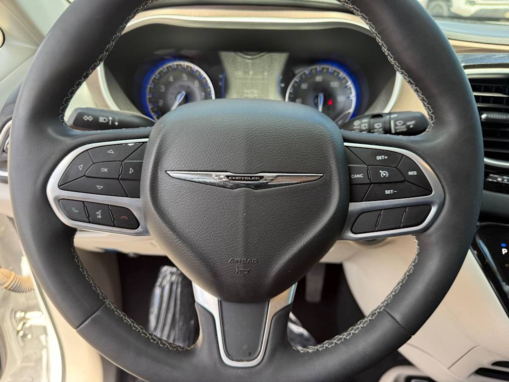 Thumbnail: 2024 Chrysler Voyager - 18