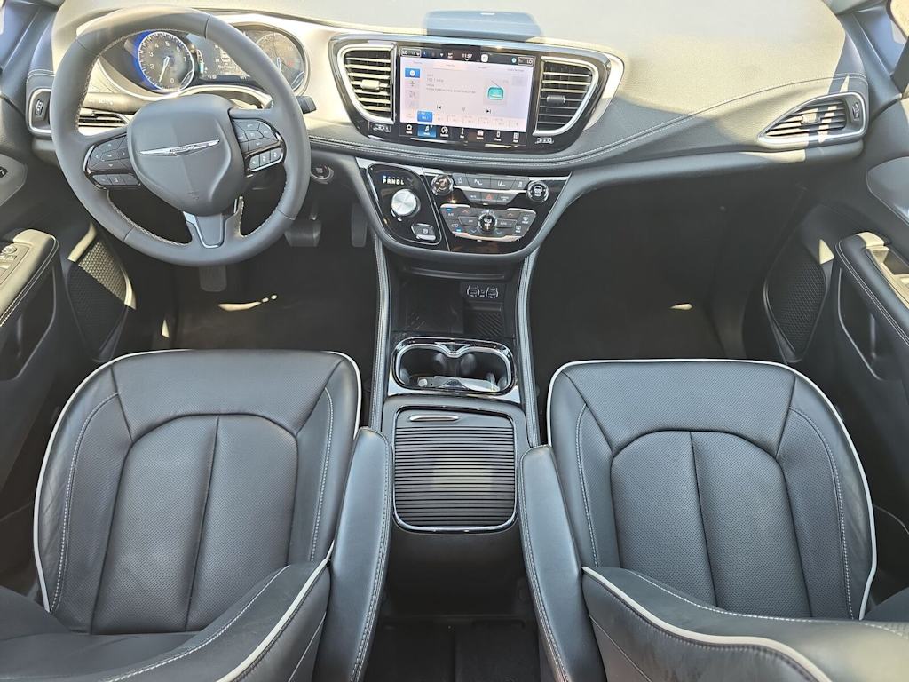 Thumbnail: 2025 Chrysler Pacifica - 8