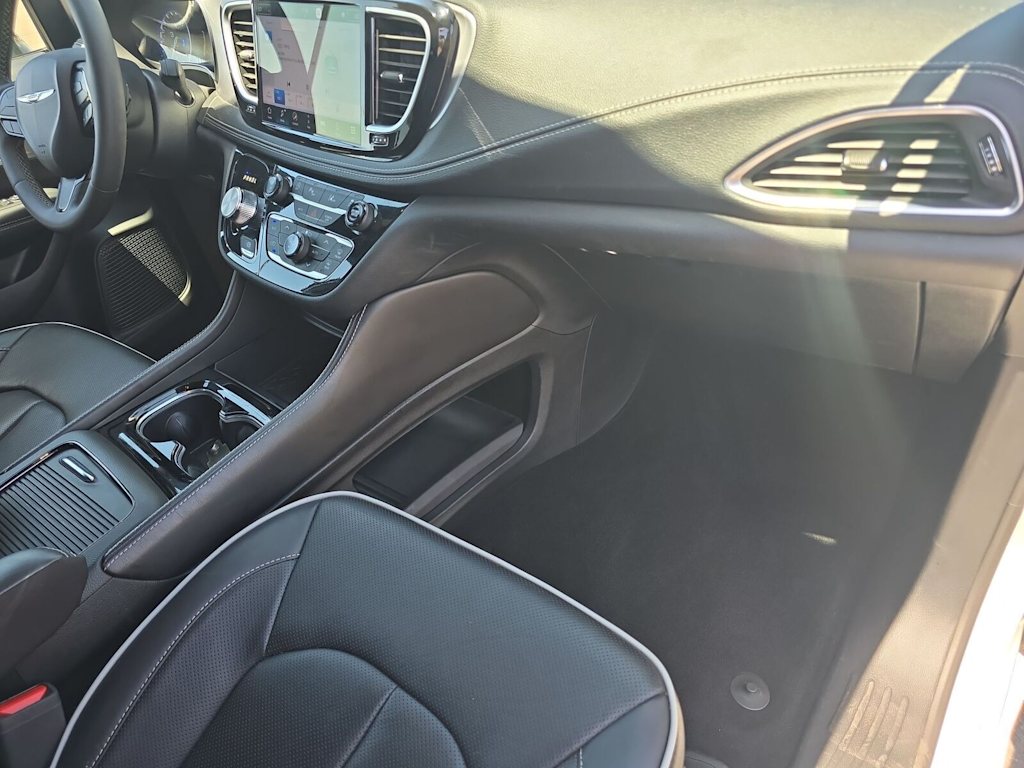 Thumbnail: 2025 Chrysler Pacifica - 2