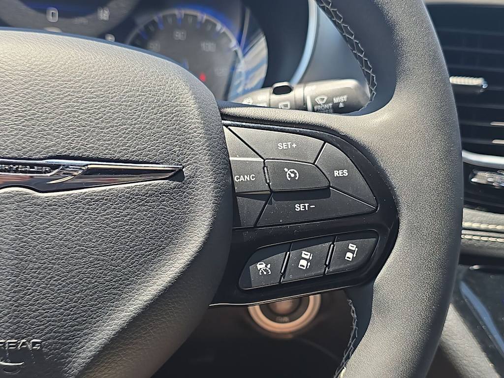 Thumbnail: 2025 Chrysler Pacifica - 32