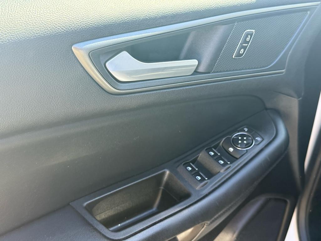 Thumbnail: 2021 Ford Edge - 17