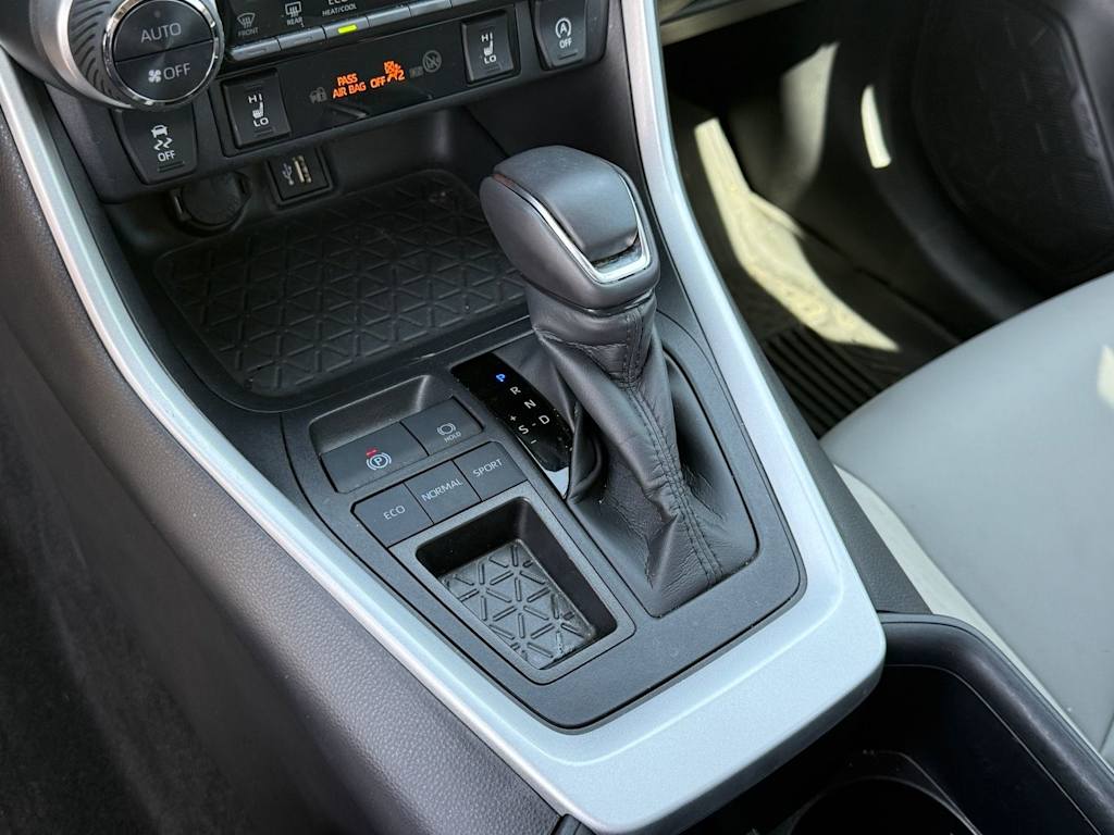 Thumbnail: 2025 Toyota RAV4 - 12