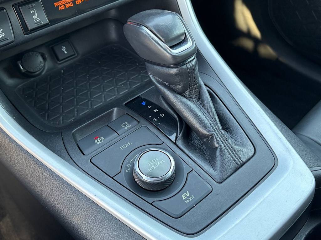Thumbnail: 2020 Toyota RAV4 - 31