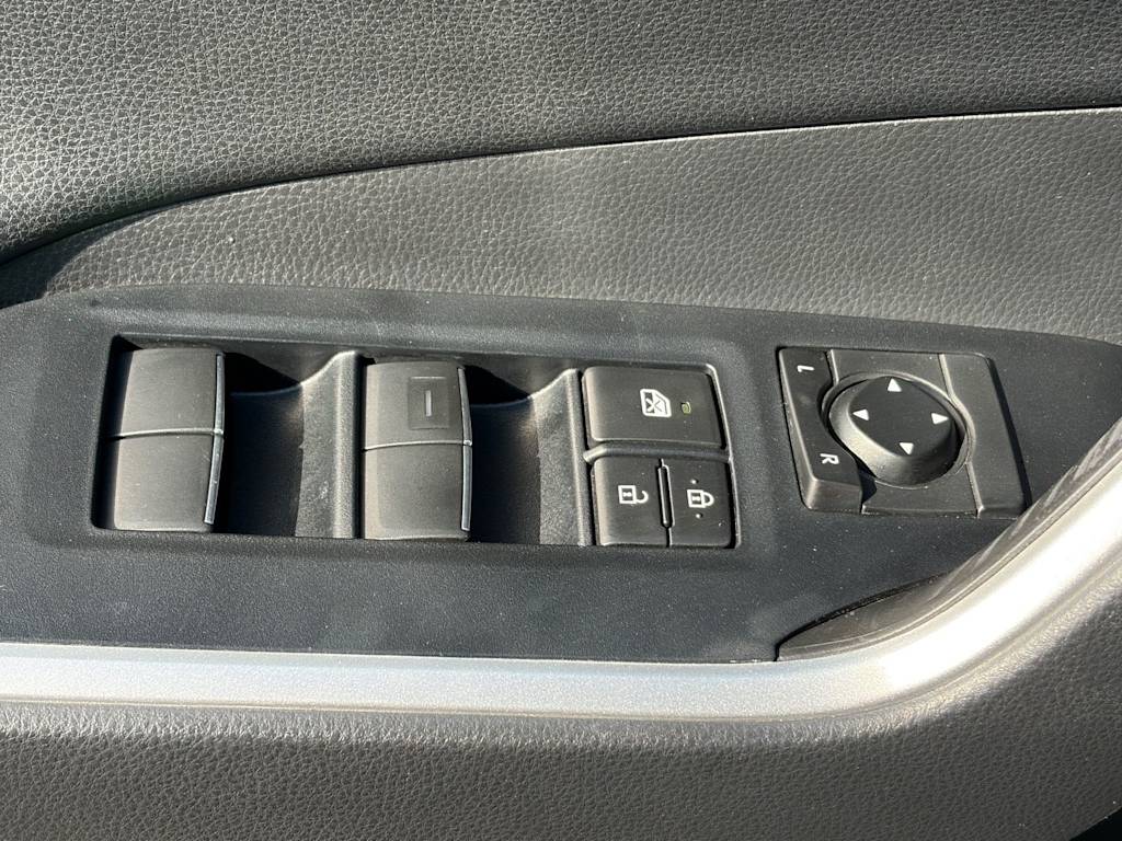 Thumbnail: 2020 Toyota RAV4 - 23