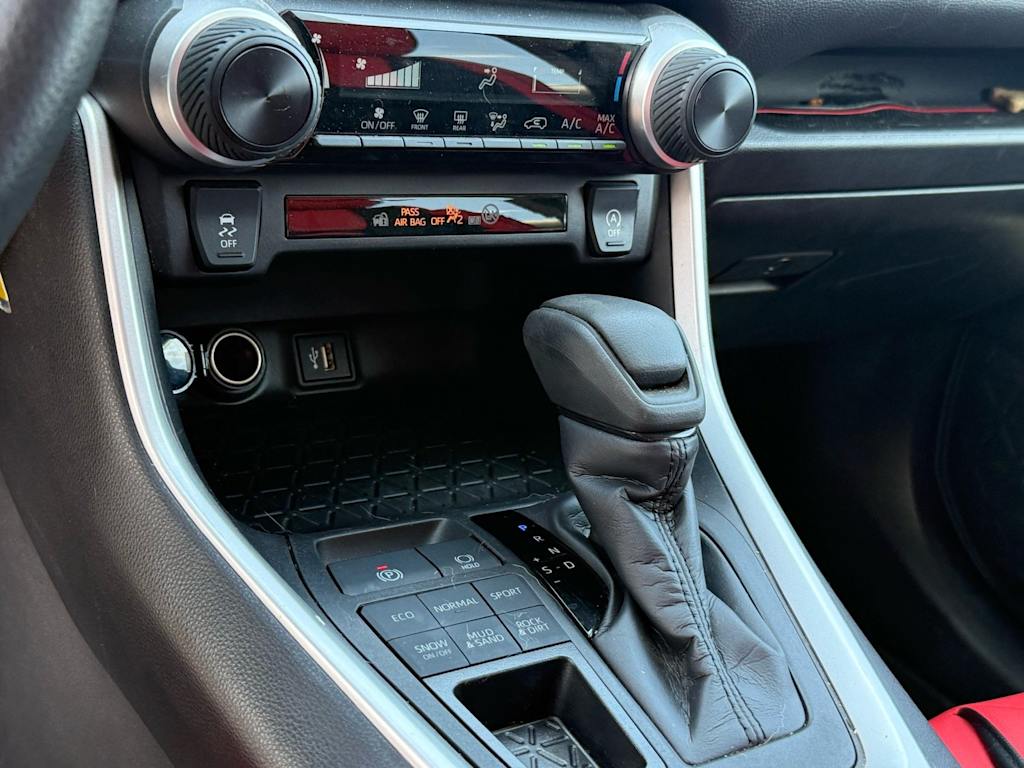 Thumbnail: 2024 Toyota RAV4 - 10