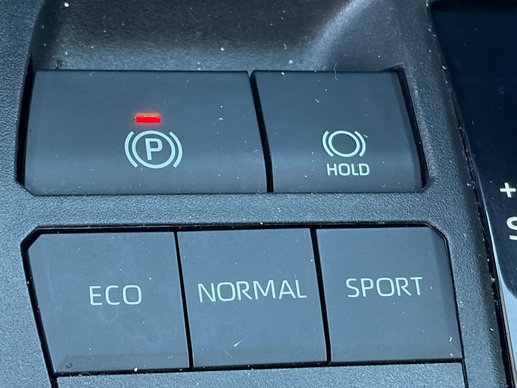 Thumbnail: 2021 Toyota RAV4 - 21