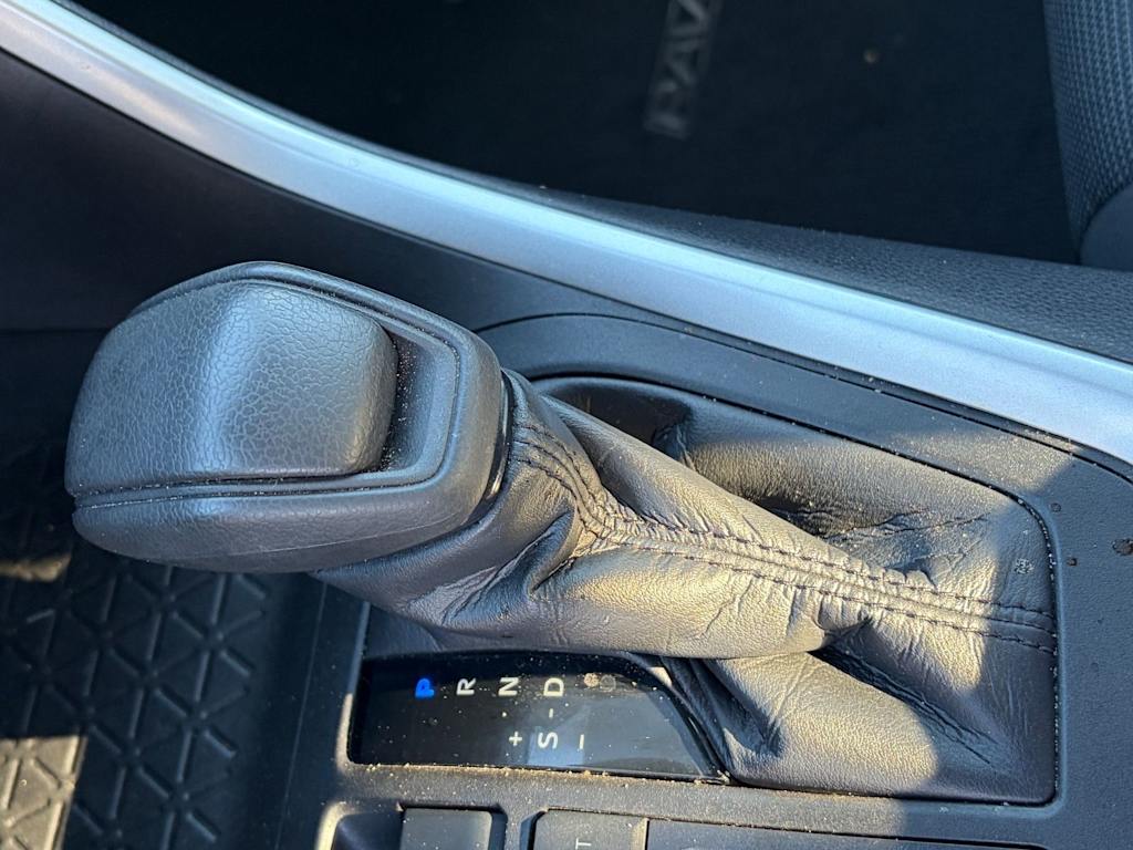 Thumbnail: 2021 Toyota RAV4 - 22
