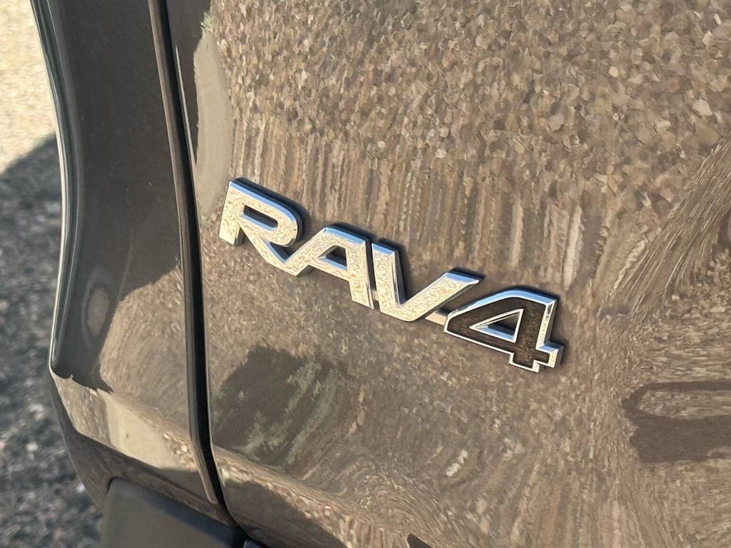 Thumbnail: 2020 Toyota RAV4 - 15