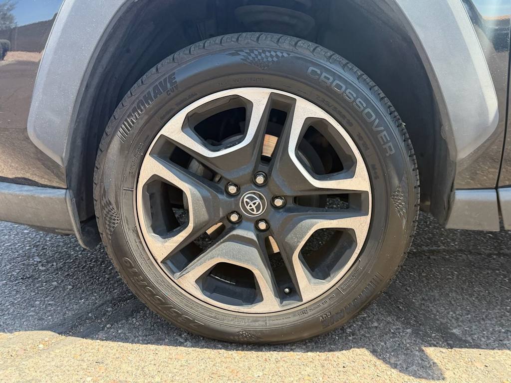Thumbnail: 2020 Toyota RAV4 - 4