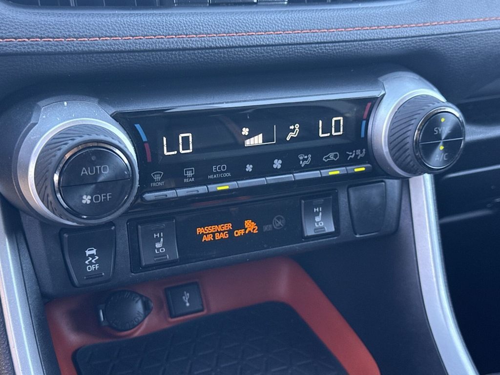 Thumbnail: 2022 Toyota RAV4 - 25