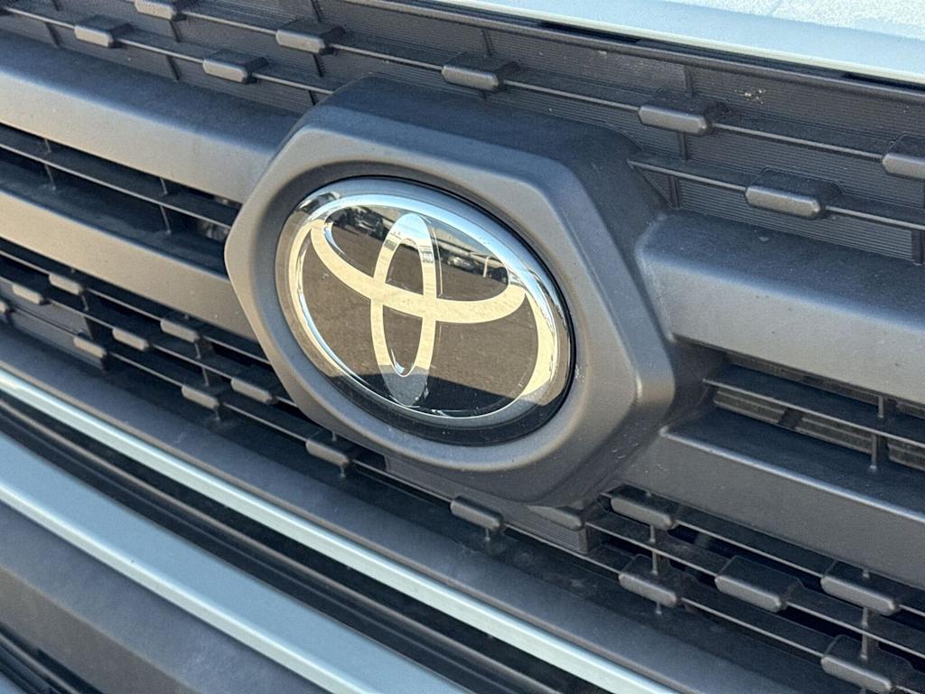 Thumbnail: 2022 Toyota RAV4 - 31