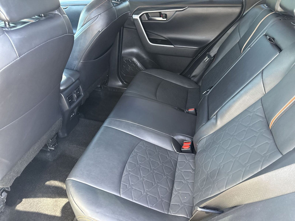 Thumbnail: 2022 Toyota RAV4 - 21