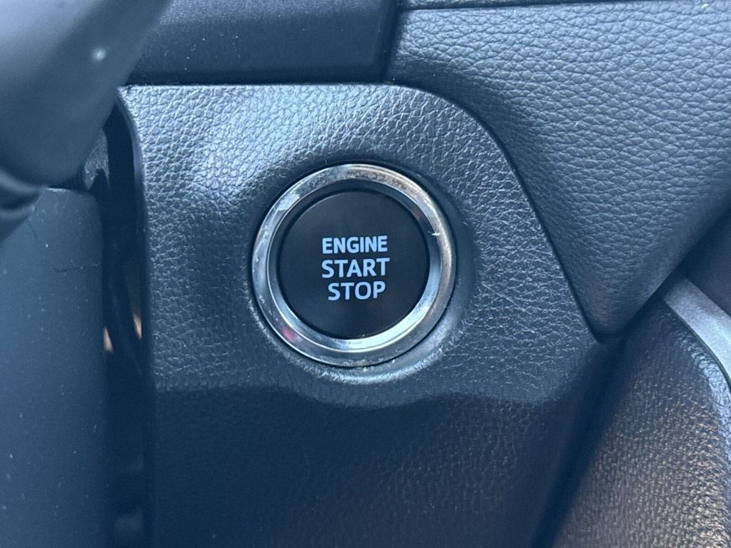 Thumbnail: 2022 Toyota RAV4 - 26