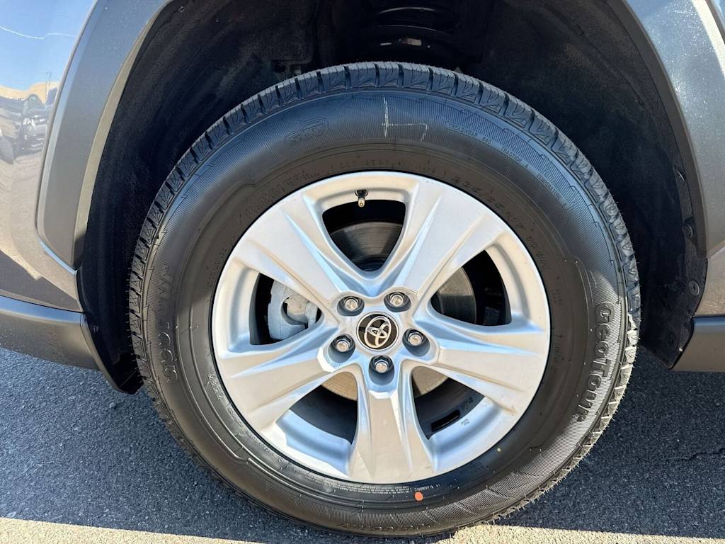 Thumbnail: 2021 Toyota RAV4 - 7