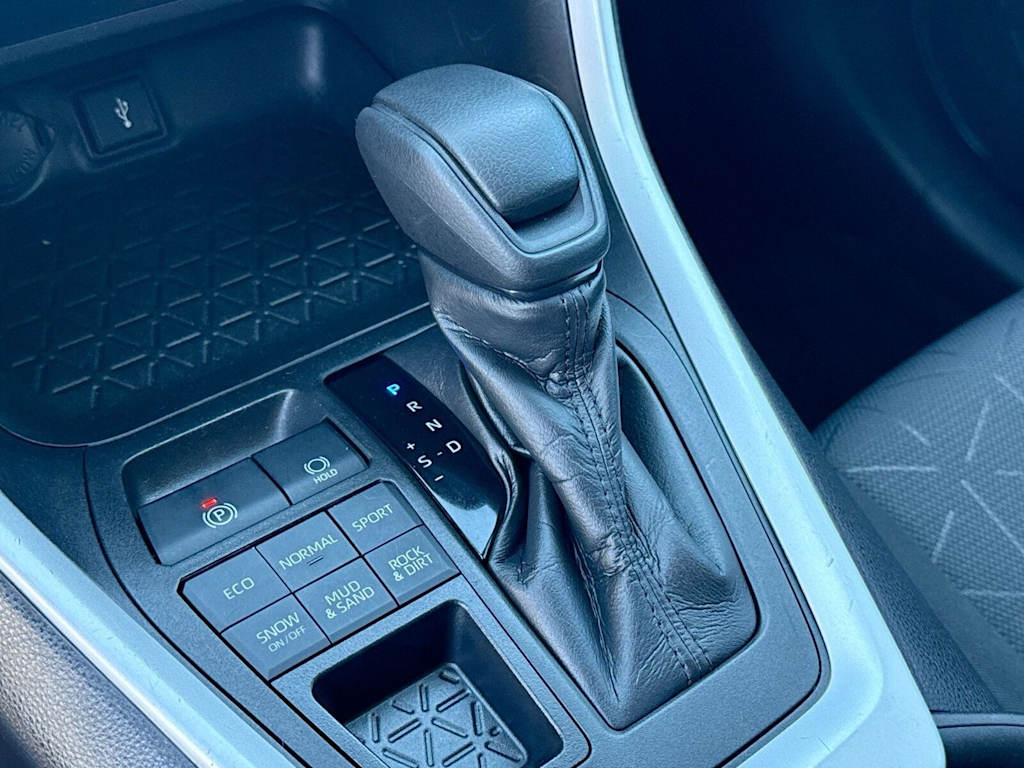 Thumbnail: 2021 Toyota RAV4 - 16