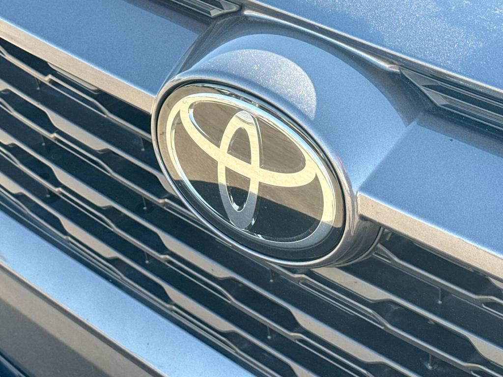 Thumbnail: 2021 Toyota RAV4 - 6