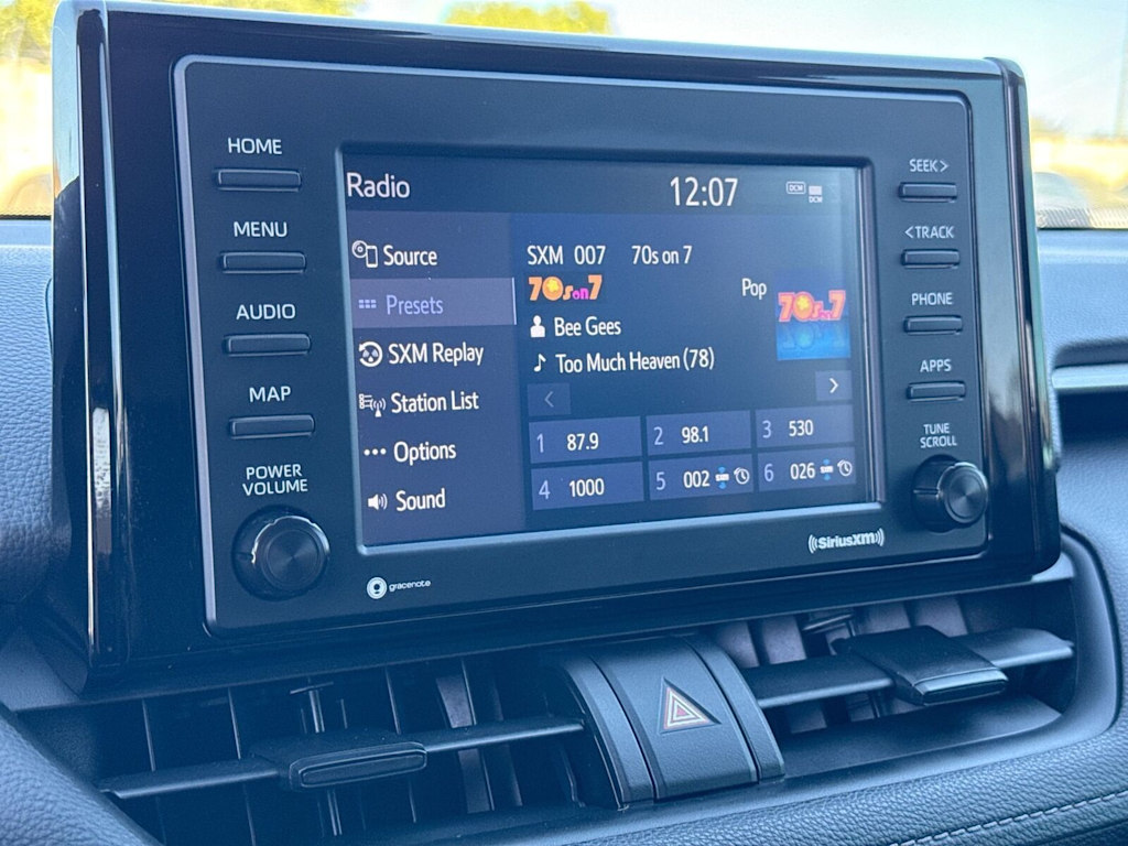 Thumbnail: 2021 Toyota RAV4 - 24