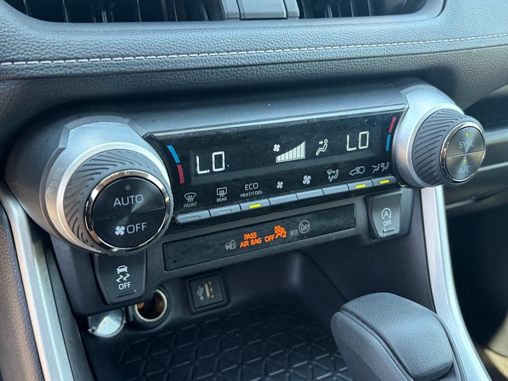 Thumbnail: 2025 Toyota RAV4 - 29
