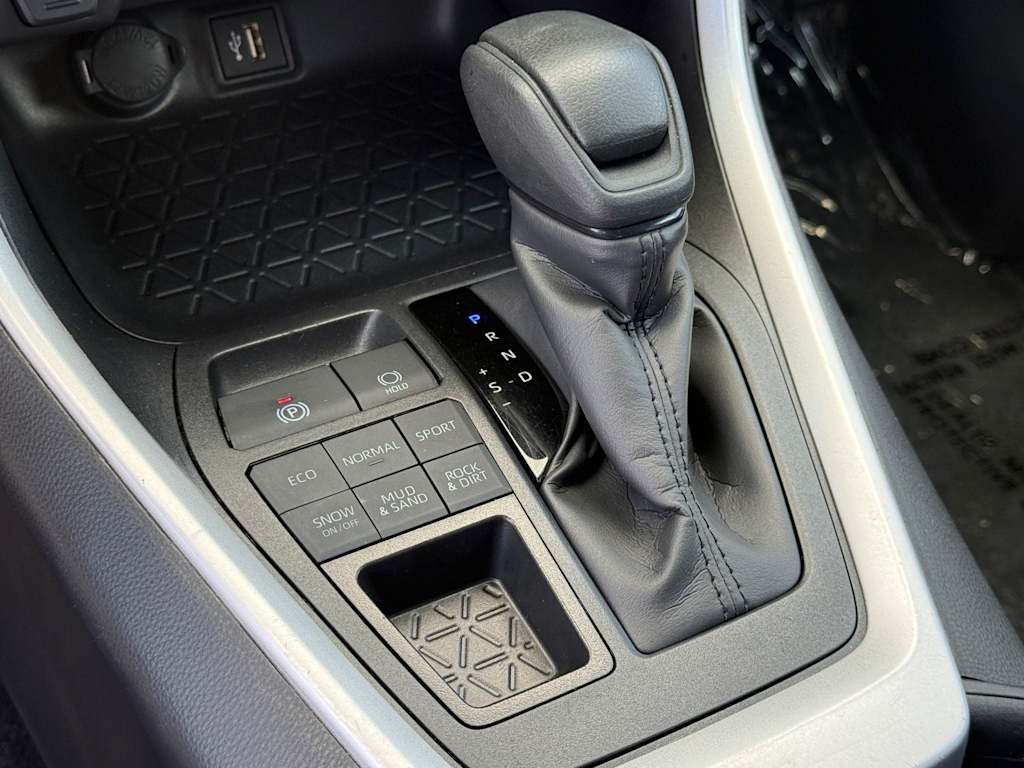 Thumbnail: 2025 Toyota RAV4 - 15