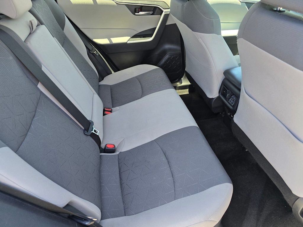 Thumbnail: 2021 Toyota RAV4 - 10