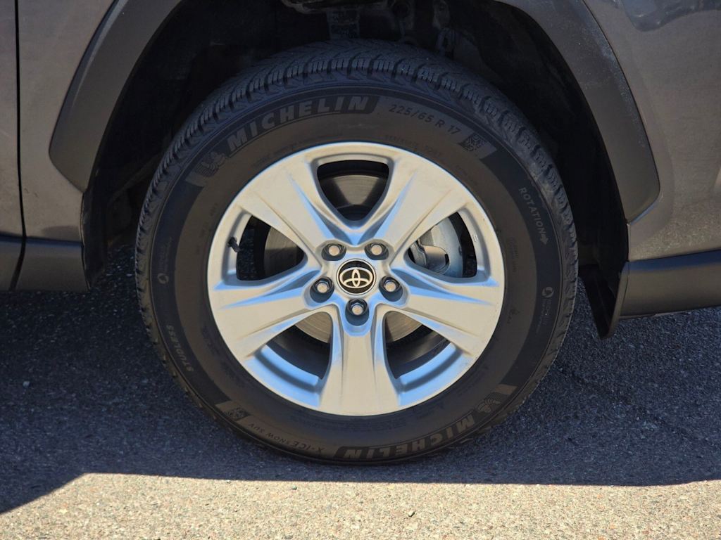 Thumbnail: 2021 Toyota RAV4 - 7