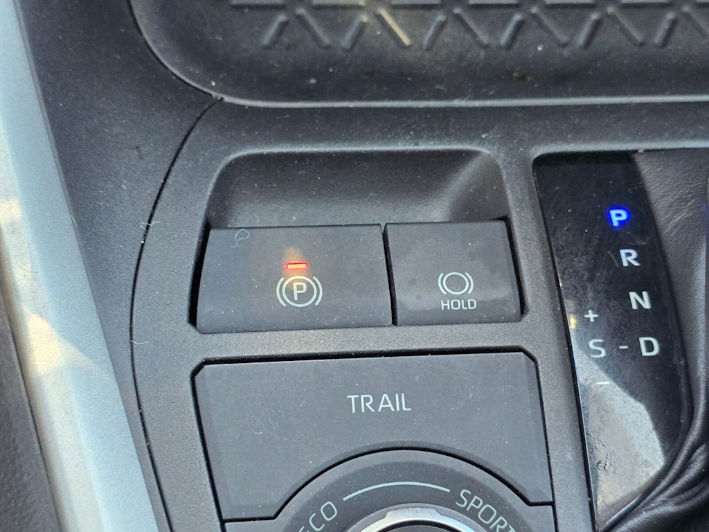 Thumbnail: 2021 Toyota RAV4 - 24
