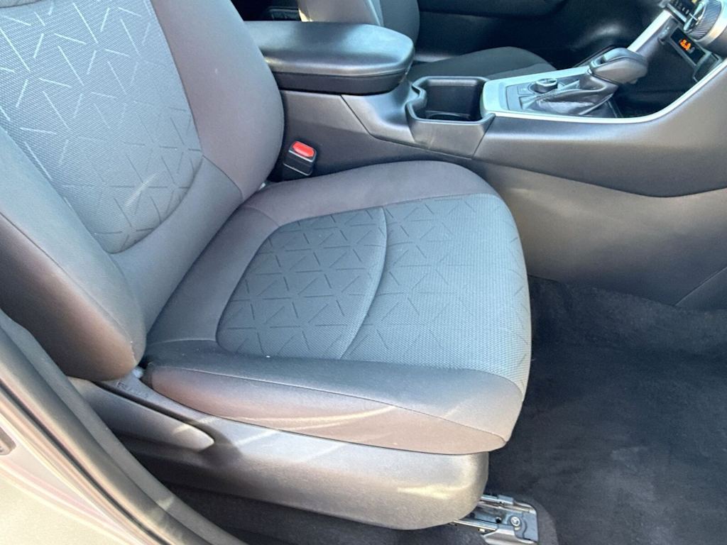 Thumbnail: 2024 Toyota RAV4 - 10