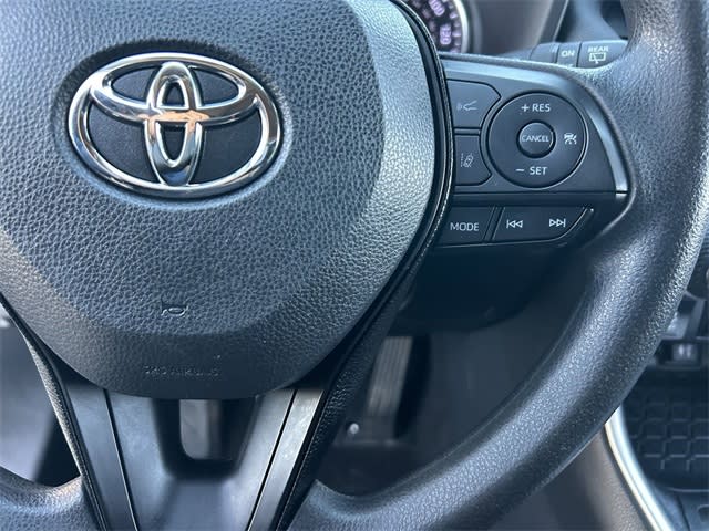 2019 Toyota RAV4 XLE 27