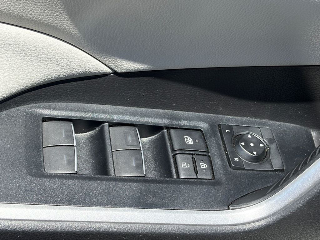 Thumbnail: 2022 Toyota RAV4 - 14