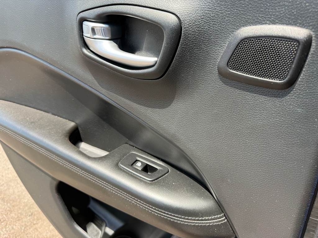 Thumbnail: 2018 Jeep Compass - 17