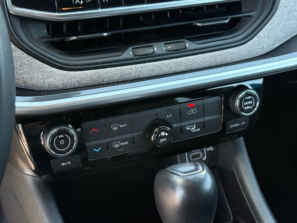 Thumbnail: 2024 Jeep Compass - 24