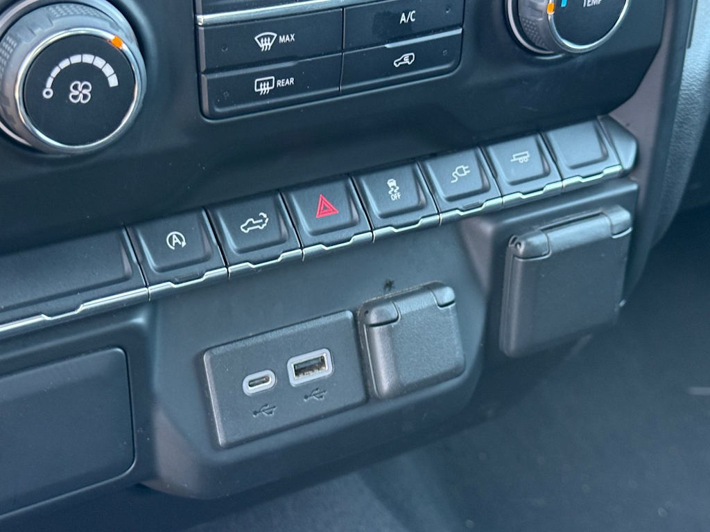 Thumbnail: 2021 Chevrolet Silverado 1500 - 24