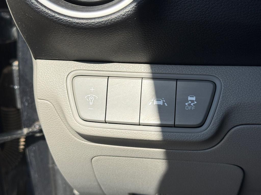Thumbnail: 2021 Kia Forte - 21