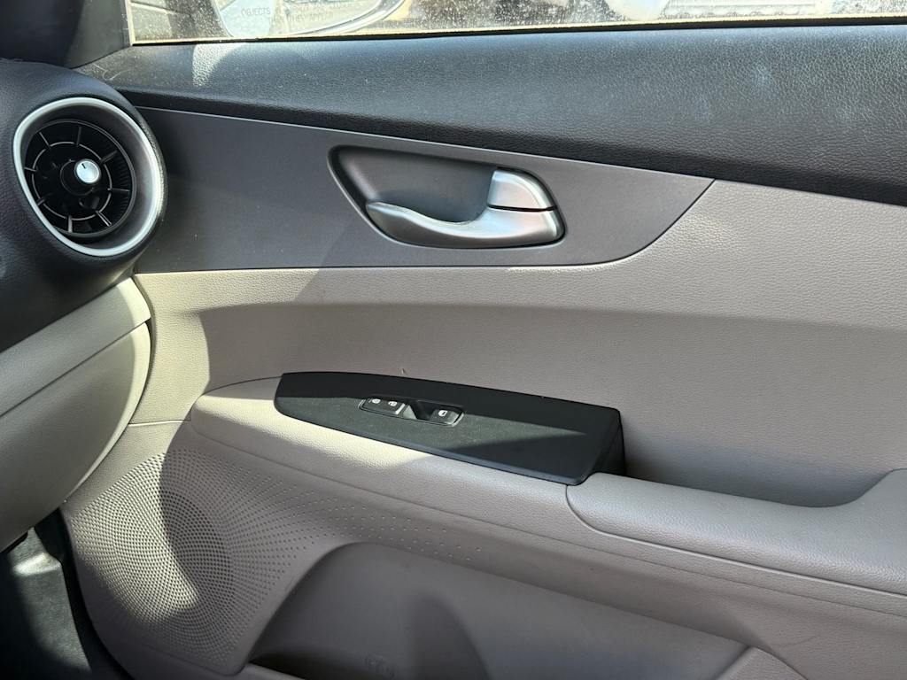 Thumbnail: 2021 Kia Forte - 26