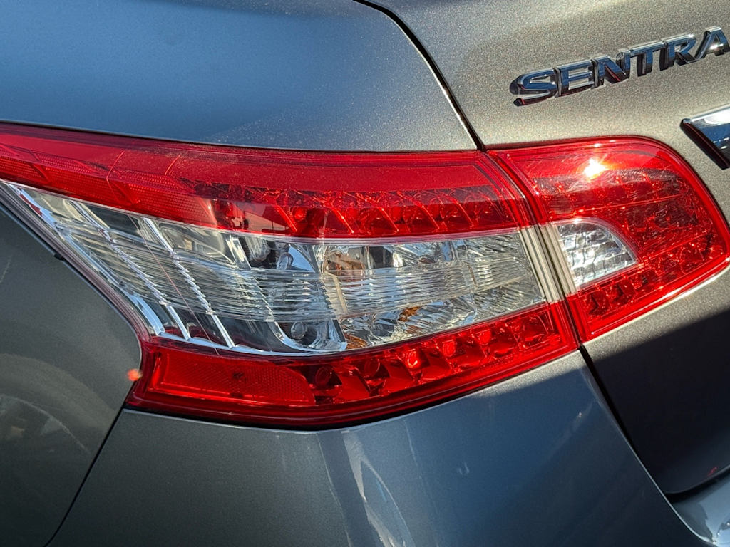 2015 Nissan Sentra SV 11