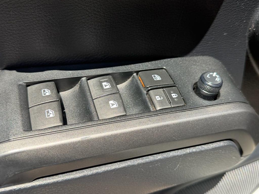 Thumbnail: 2019 Toyota Tacoma - 12