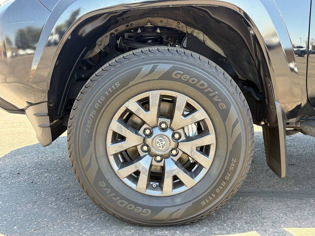 Thumbnail: 2021 Toyota Tacoma - 6
