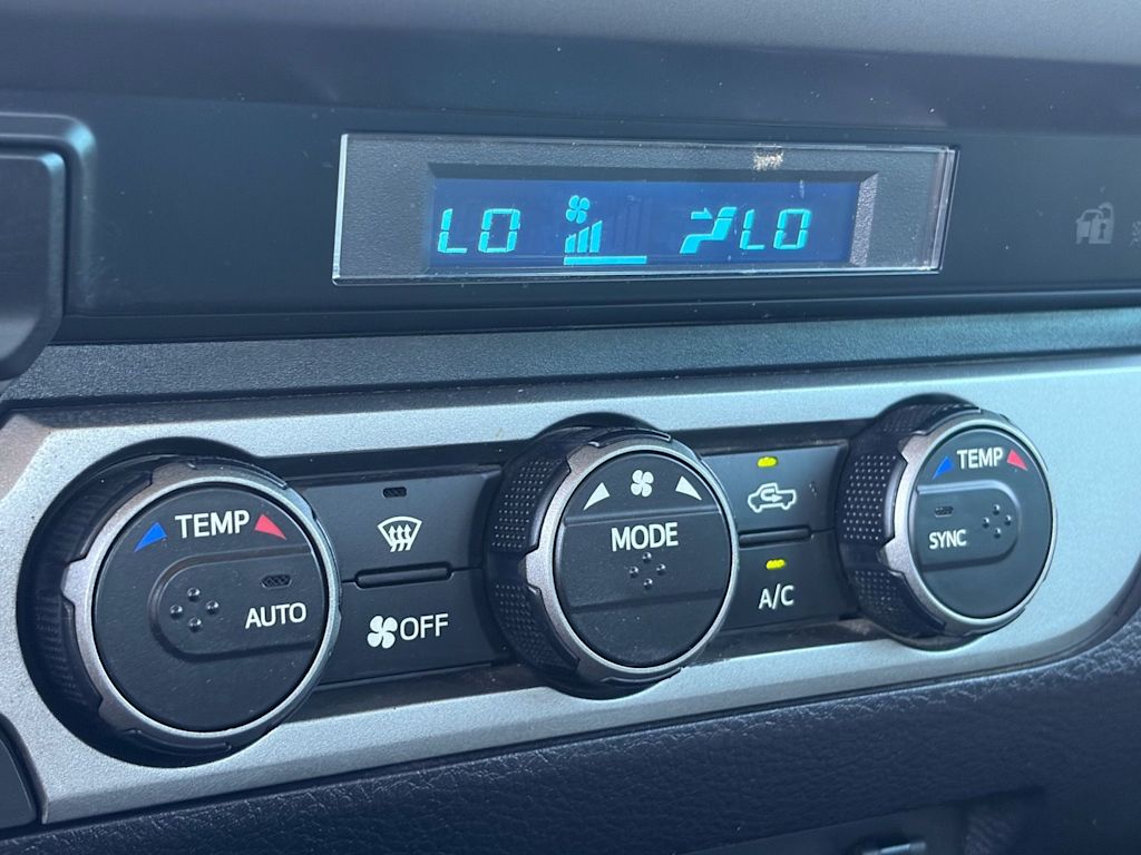 Thumbnail: 2021 Toyota Tacoma - 25