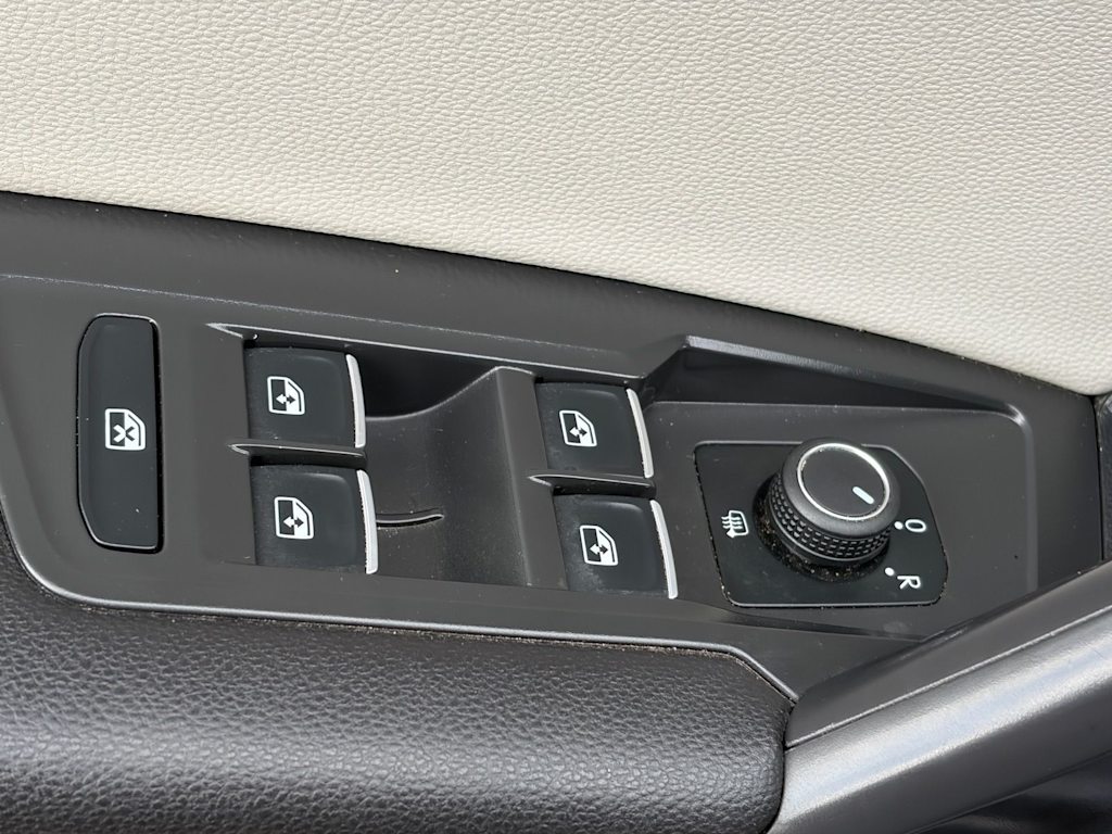 Thumbnail: 2021 Volkswagen Tiguan - 13
