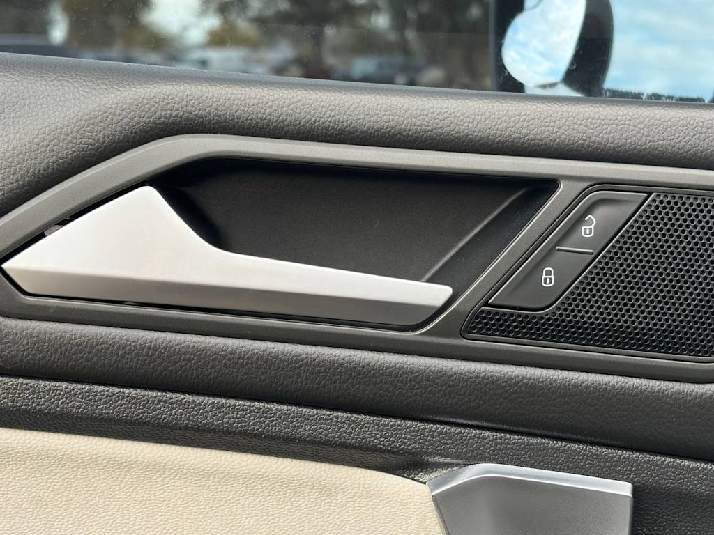 Thumbnail: 2021 Volkswagen Tiguan - 14