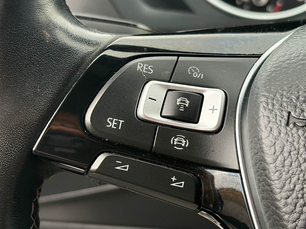 Thumbnail: 2021 Volkswagen Tiguan - 16